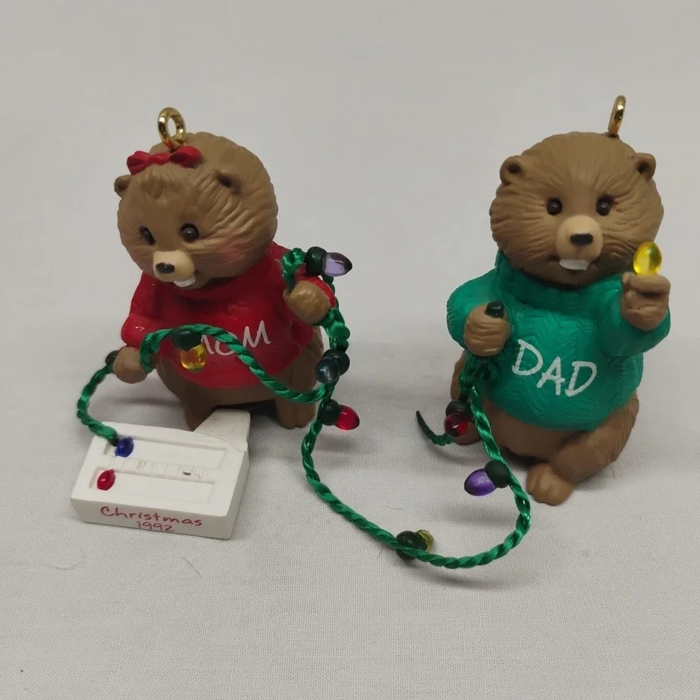 Hallmark Keepsake 1992 Mom‎ & Dad Beaver Hanging Lights Christmas Ornament